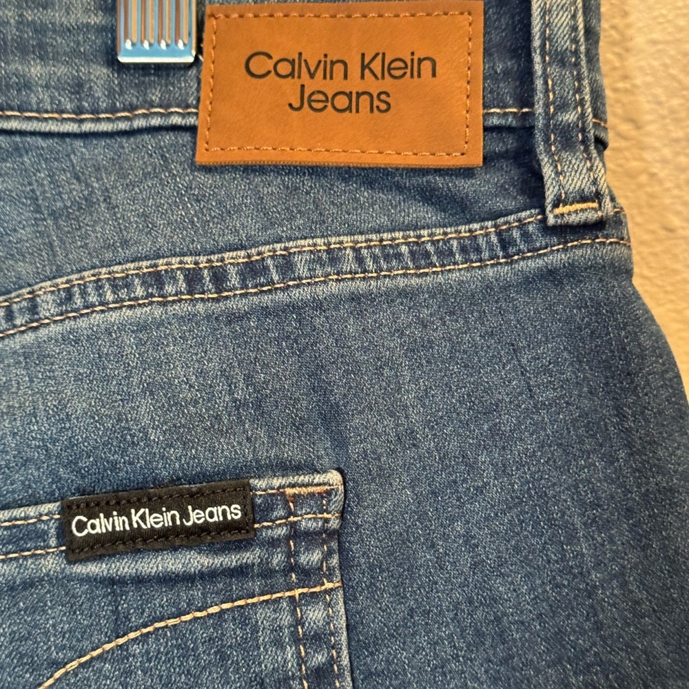 Calvin Klein Jeans Women's Medium Blue Denim Cuffed Shorts - Picture 11 of 11